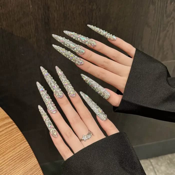 10 pièces Super Long Stiletto faux ongles conseils lumière de luxe à la main plein Flash diamant pre
