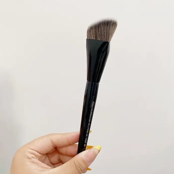 PRO Foundation Brush 40 Pinceau de maquillage synthétique flexible et impeccable noir pour produits crème Liqiuid
