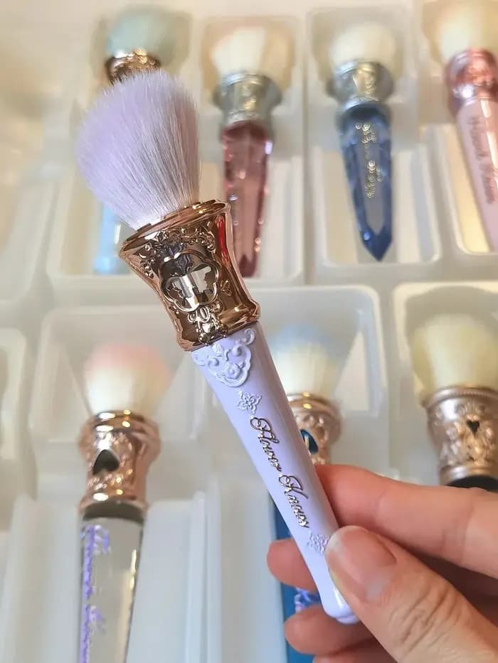 Set de Pinceaux Highlighter Flower Knows Ballet Cygne Sirène Poudre Nacrée Effet Lumière Lune Brillance Durable Vegan Maquillage Visage Joues