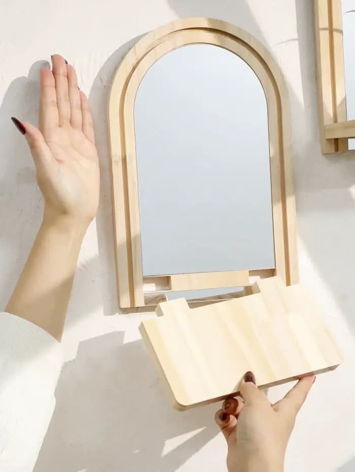 Miroir mural arqué avec étagère