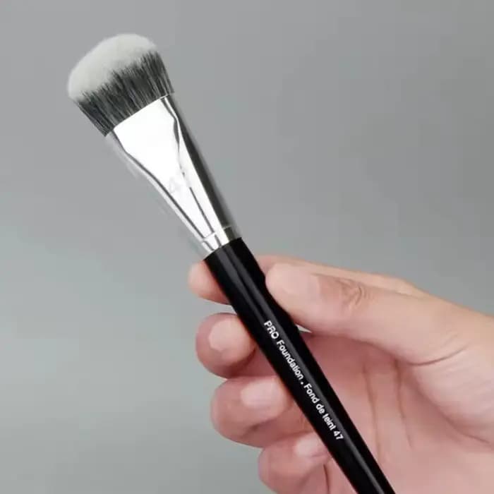 Pinceau de maquillage professionnel Sephora n°47 à angle biseauté pour fond de teint liquide, crème
