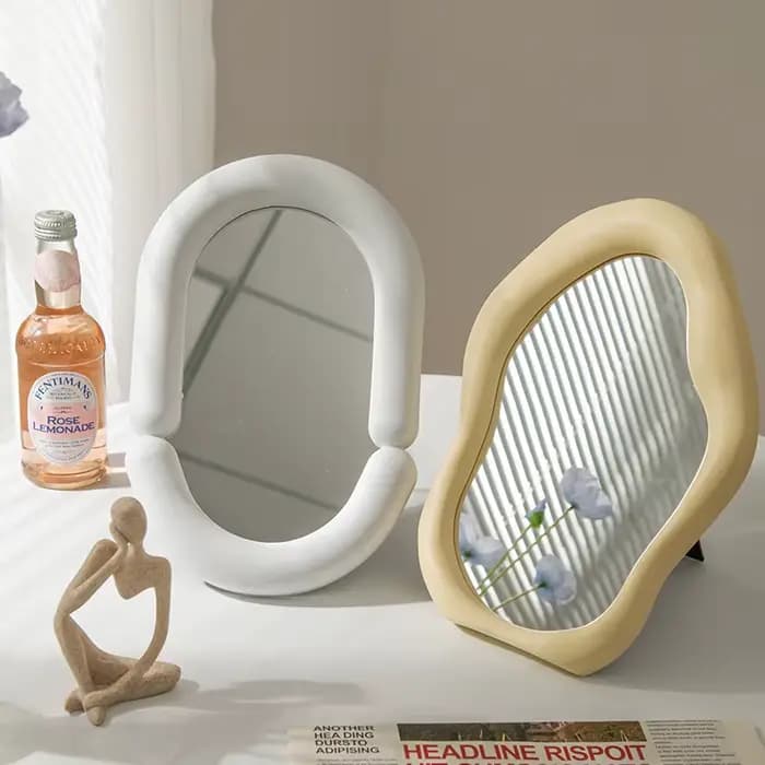 Miroir de courtoisie de style nordique avec cadre ondulé
