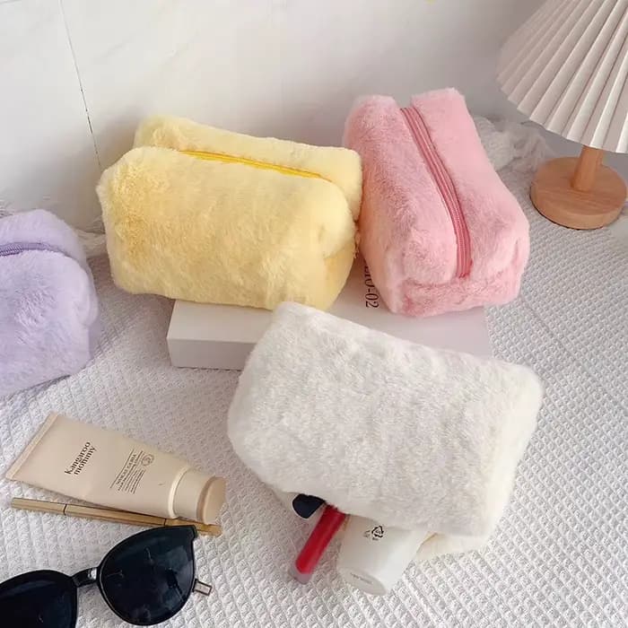 Sacs de maquillage en fourrure pour femmes, sac à cosmétiques de voyage souple, étui de rangement pour jeunes filles, trousse de maquillage nécessaire, sacs à main solides 1 pièce