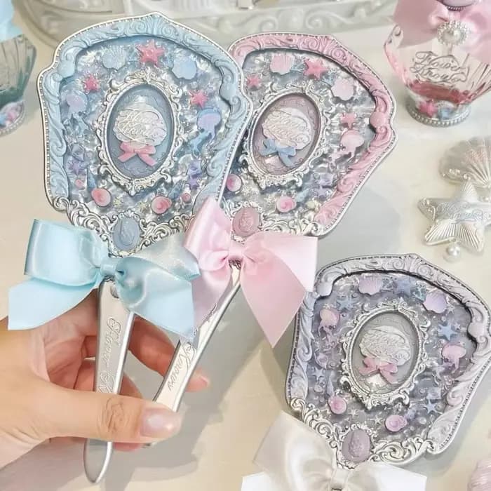 Flower Knows Mirror Moonlight Mermaid THE SWEETIE BEAR Collection Miroir à main Limited Blanc Bleu Rose