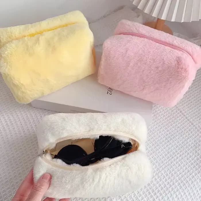 Sacs de maquillage en fourrure pour femmes, sac à cosmétiques de voyage souple, étui de rangement mignon pour dames et filles, trousse de maquillage nécessaire, sacs à main solides 1 pièce